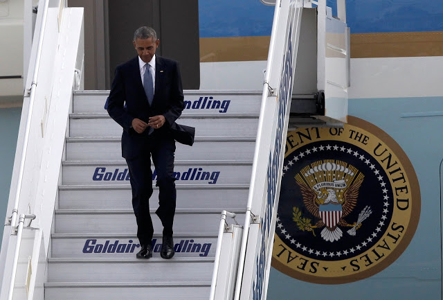 Επίσκεψη Μ.Ομπάμα: Πολύ κακό για «το τίποτα» - Δεν βοήθησε όταν έπρεπε θα το κάνει τώρα που είναι... συνταξιούχος; obama aerodromio