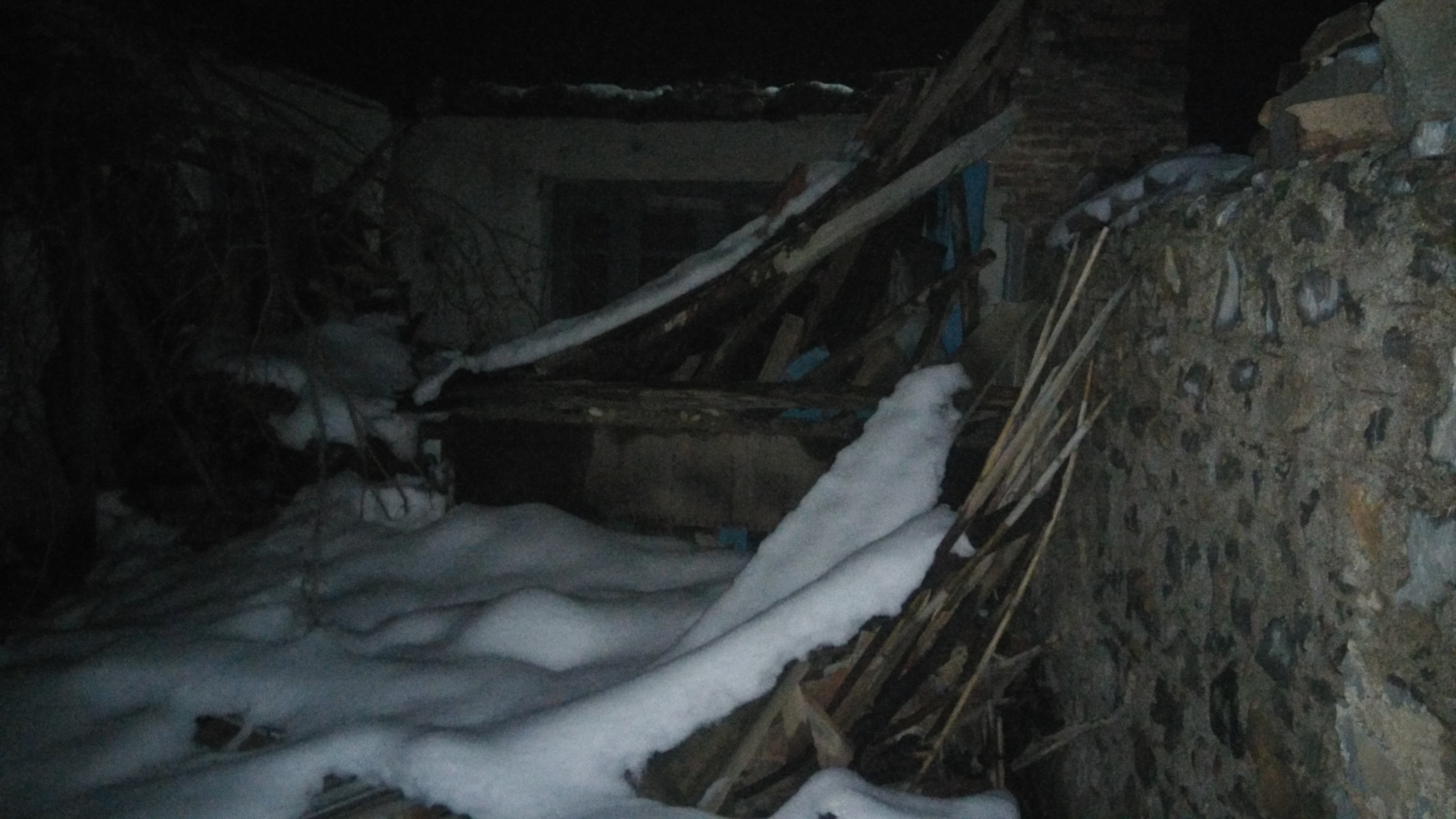 «Τεράστιες ζημιές» ο απολογισμός του χιονιά στα Ψαχνά.Μέχρι και σκεπή σπιτιού κατέρρευσε ! DSC 1184