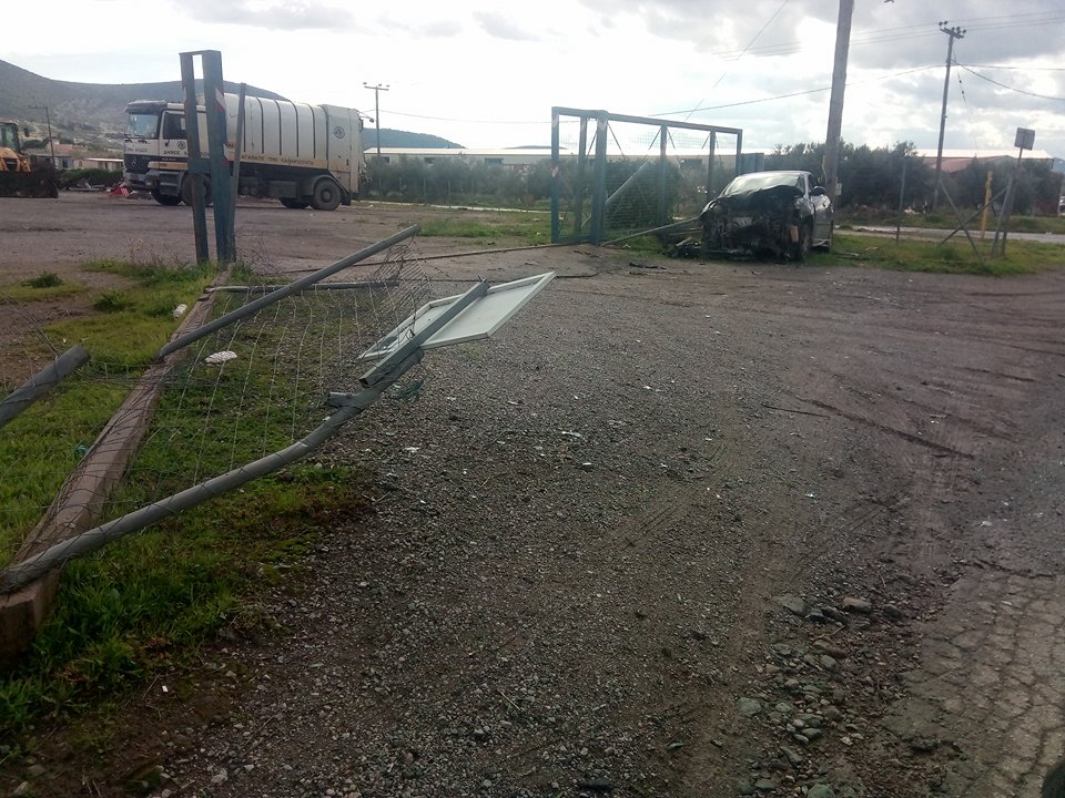 Τροχαίο ατύχημα στην Αρτάκη: ΙΧ «γκρέμισε» την  πόρτα και την  περίφραξη στο Εργοτάξιο της Αρτάκης 24171982 761440794043173 554874525 n