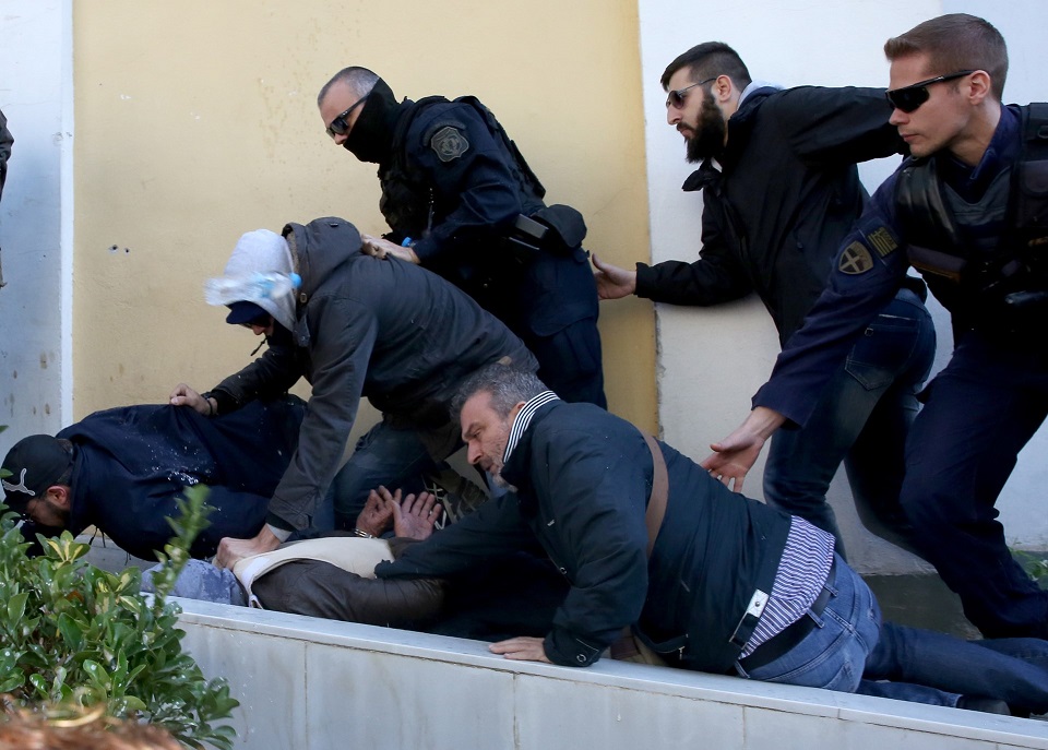 Καρέ-καρέ ο νέος προπυλακισμός του 58χρονου στην Ευλεπίδων (video) 544383 1148b2b7ce 8fb3f13c22625243