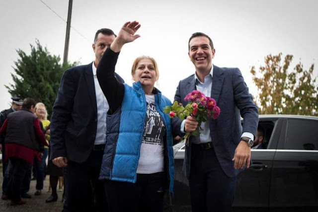 Με λουλούδια υποδέχτηκαν τον Αλέξη Τσίπρα στην Ξάνθη alexis tsipras xanthi 4