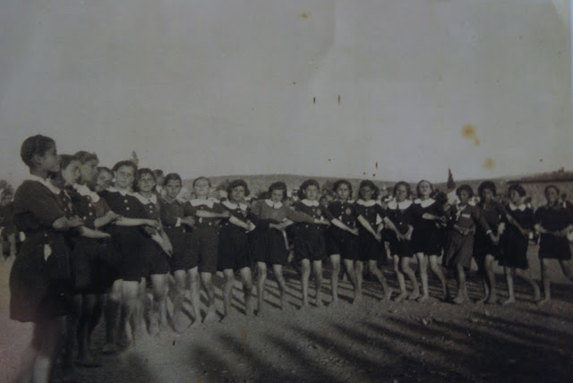 ΣΠΑΝΙΑ ΨΑΧΝΙΩΤΙΚΗ ΦΩΤΟΓΡΑΦΙΑ ΤΟΥ 1939: ΓΥΜΝΑΣΤΙΚΗ ΕΠΙΔΕΙΞΗ