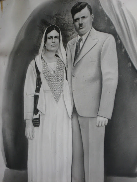 ΑΝΤΩΝΙΟΣ ΚΑΙ ΒΑΣΙΛΙΚΗ ΜΠΙΣΜΠΙΚΟΠΟΛΟΥ(ΤΟ ΓΕΝΟΣ ΜΑΛΑΓΑ)-ΣΠΑΝΙΑ ΨΑΧΝΙΩΤΙΚΗ ΦΩΤΟΓΡΑΦΙΑ ΤΡΑΒΗΓΜΕΝΗ ΤΟ 1930