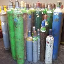 ΣΥΝΕΛΛΗΦΘΗ 36ΧΡΟΝΗ ΙΔΙΟΚΤΗΤΡΙΑ ΚΑΤΑΣΤΗΜΑΤΟΣ ΣΤΑ ΨΑΧΝΑ ΓΙΑ ΚΛΕΜΜΕΝΕΣ ΜΠΟYΚΑΛΕΣ ΑΕΡΙΩΝ