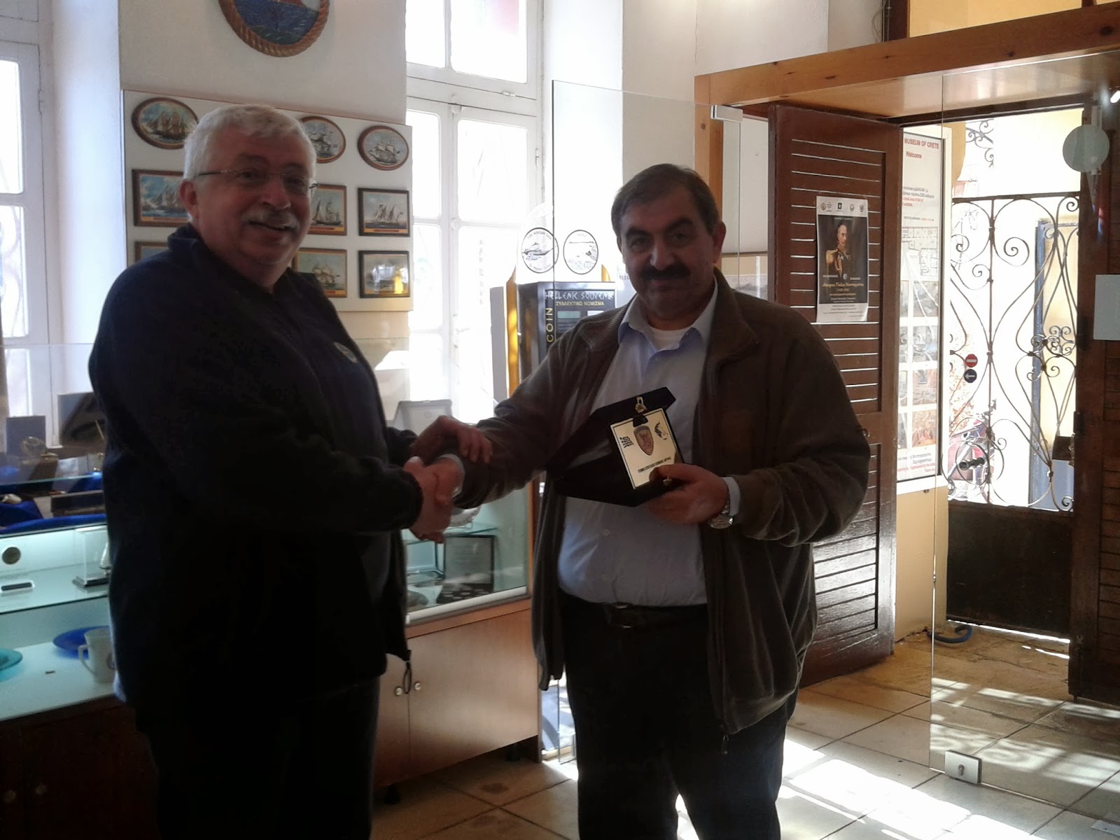 Ο ΥΠΑΡΧΗΓΟΣ ΤΟΥ ΓΕΕΘΑ ΜΕ ΤΗΝ Κ19 ΤΟΥ ΗΡΑΚΛΗ ΨΑΧΝΩΝ ΣΤΟ ΝΑΥΤΙΚΟ ΜΟΥΣΕΙΟ ΤΗΣ ΚΡΗΤΗΣ ΚΑΙ ΣΤΟΥΣ ΤΑΦΟΥΣ ΤΩΝ ΒΕΝΙΖΕΛΩΝ