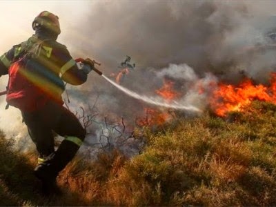 ΕΜΠΡΗΣΤΗΣ ΣΤΟΝ ΕΙΣΑΓΓΕΛΕΑ:" ΜΟΥ ΑΡΕΣΕ ΝΑ ΒΛΕΠΩ ΤΑ ΠΥΡΟΣΒΕΣΤΙΚΑ ΝΑ ΤΡΕΧΟΥΝ" !