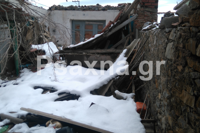 «Τεράστιες ζημιές» ο απολογισμός του χιονιά στα Ψαχνά.Μέχρι και σκεπή σπιτιού κατέρρευσε !
