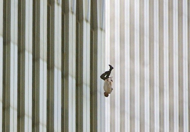 11η Σεπτεμβρίου 2001: Η ιστορία του Falling Man 16 χρόνια μετά την τραγωδία