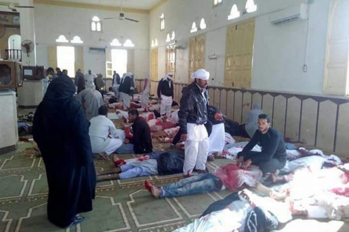 Μακελειό στην Αίγυπτο - Τουλάχιστον 235 νεκροί και 109 τραυματίες από έκρηξη σε τέμενος