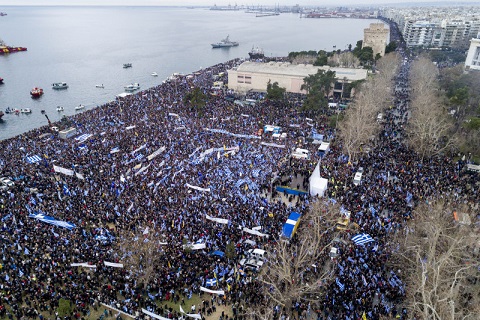 «Η Μακεδονία είναι ελληνική»: Απίστευτος όγκος στο συλλαλητήριο – Μπλόκαραν οι δρόμοι προς τη Θεσσαλονίκη