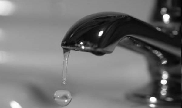 Καταγγελία μητέρας στο Psaxna.gr για το νερό:«Δεν έχω νερό να κάνω μπάνιο το παιδί μου και όταν τηλεφωνώ στον Δήμο μου απαντούν με ύφος και μου λένε γέμισε λεκάνες !»