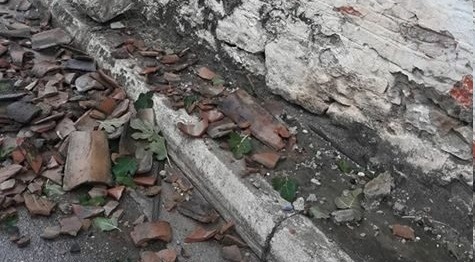 Ψαχνά: Κατέρρευσε τοίχος παλιού σπιτιού από την νεροποντή