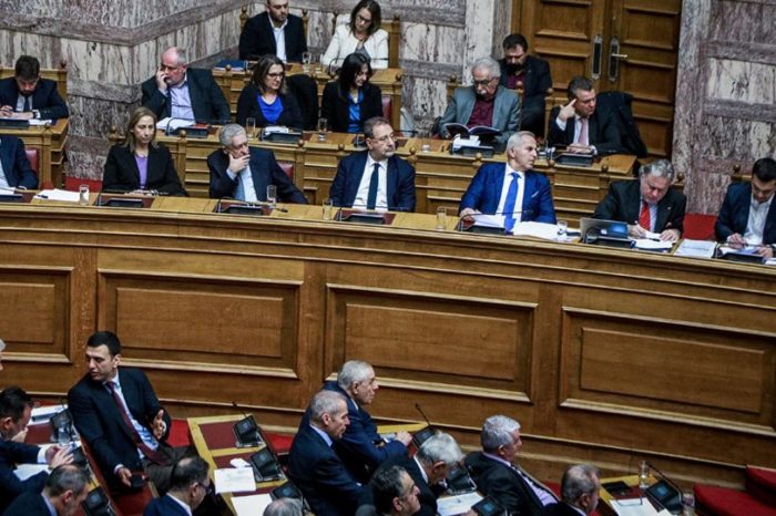 Σήμερα ξεπουλάνε την Μακεδονία, παρά το «σφυροκόπημα» στη Βουλή