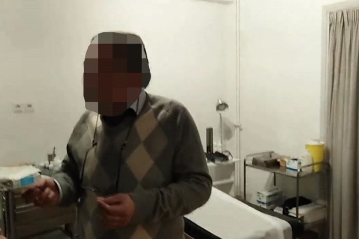 Ρουβίκωνας: Χαστούκια και απειλές σε γιατρό - Λένε ότι έπαιρνε «φακελάκια» (video)