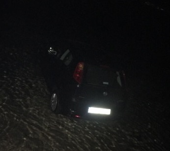 Βρυσάκια: Αυτοκίνητο έπεσε στην θάλασσα (φωτό)