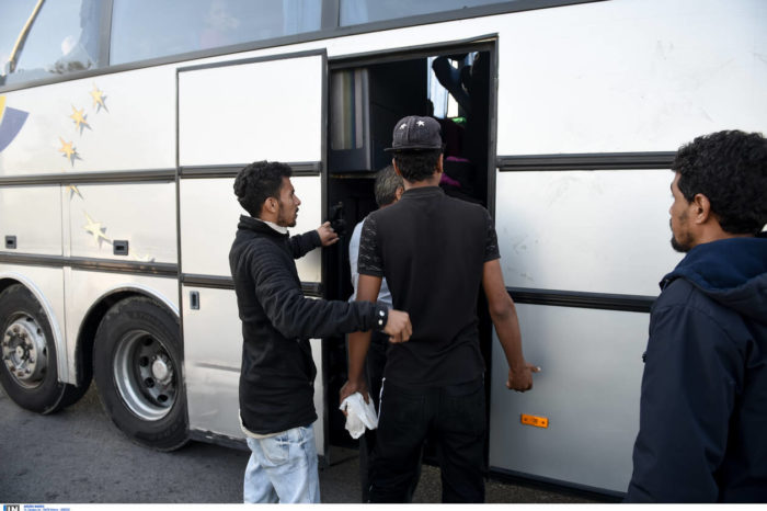 Στην Εύβοια οι μετανάστες από τη Σάμο που εκδιώχθηκαν από τα Βρασνά (φωτογραφίες)