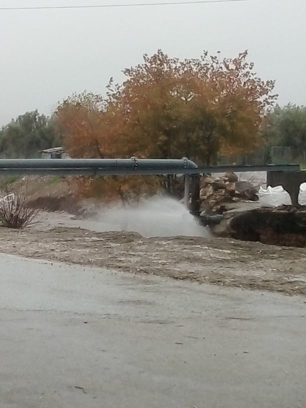 80703993_456161708374766_1223864060710223872_n 80703993_456161708374766_1223864060710223872_n Ψαχνά:Εσπασε ο κεντρικός αγωγός στο Νεκροταφείο από την υψηλή στάθμη του νερού (φωτογραφίες) 80703993 456161708374766 1223864060710223872 n