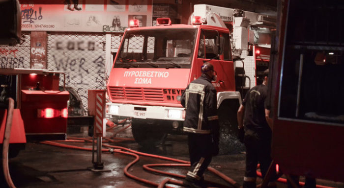 Πειραιάς: Αδιανόητη τραγωδία -Αναψαν φωτιά για να ζεσταθούν, κάηκε 3χρονο παιδί