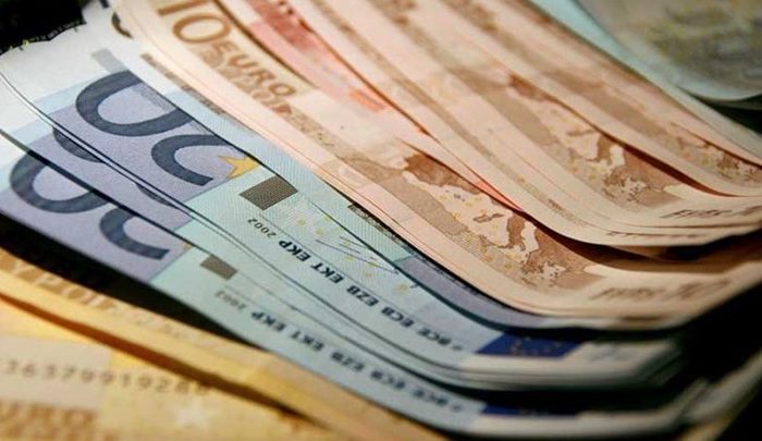 Εργοδότες ζητούν από τους εργαζομένους μέρος των 800 ευρώ