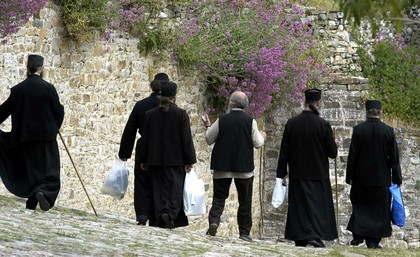 Κορωνοϊός: Πρώτο κρούσμα στο Άγιο Όρος – μοναχός νοσηλεύεται στο ΑΧΕΠΑ