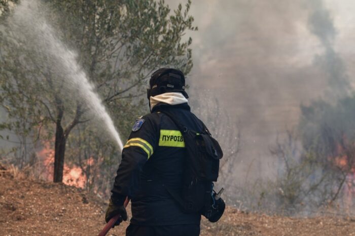 Τρεις  ταυτόχρονες φωτιές στον Σταυρό-Για εμπρησμό μιλούν οι κάτοικοι