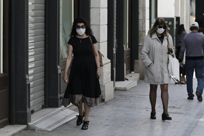 Ένα βήμα πριν την καθολική χρήση μάσκας η Αττική - Μίνι lockdown σε Ιωάννινα και Κοζάνη