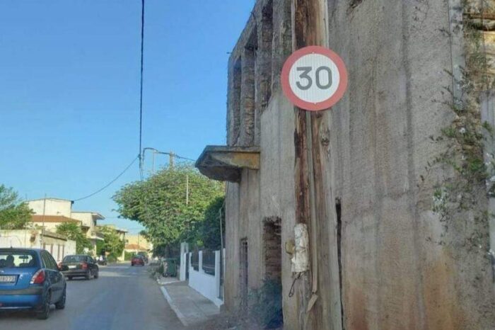 Παράκληση του Δήμου Διρφύων Μεσαπίων και του τοπικού συμβουλίου Ψαχνών στους οδηγούς για μειωμένη ταχύτητα και τήρηση ορίου σε κατοικημένη περιοχή