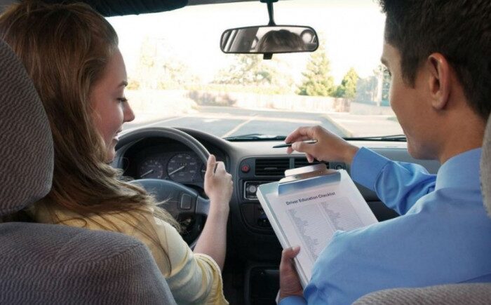 Διπλώματα οδήγησης: Εξετάσεις από τα 17, εξεταστής και κάμερες -Τα 10 «SOS» του νέου νομοσχεδίου