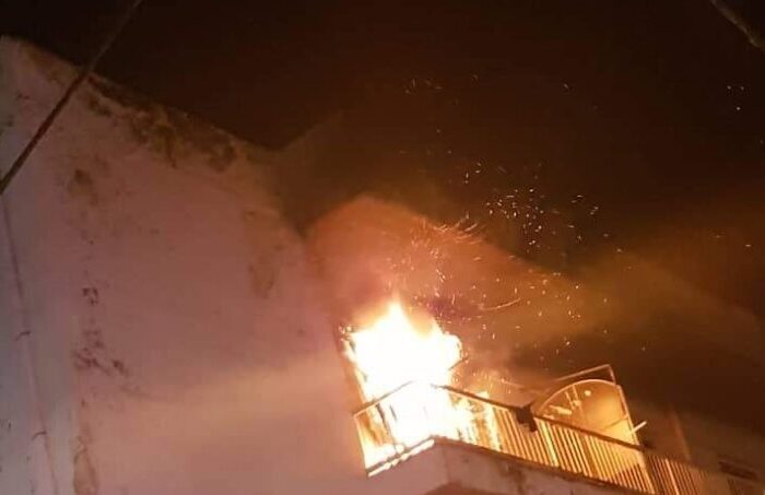 Αρτάκη: Διαμέρισμα πολυκατοικίας τυλίχθηκε στις φλόγες (φωτό)