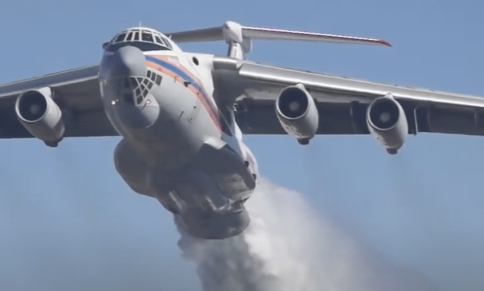 Έφτασε στην Αθήνα το «ιπτάμενο τάνκερ» Ilyushin Il-76 για τη μάχη κατάσβεσης των πυρκαγιών-Μεταφέρει μέχρι και 42 τόνους νερό! (video)