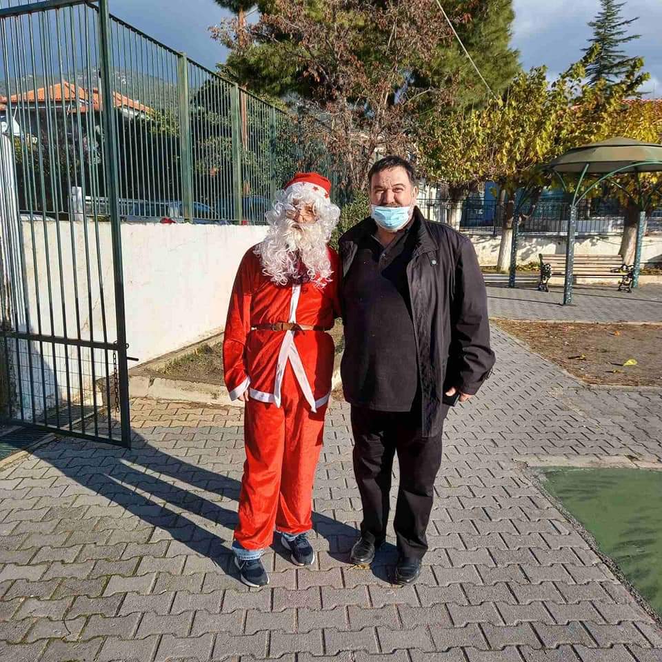 Η ΔΗΜΤΟ Διρφύων Μεσσαπίων μοίρασε δώρα και γλυκά στα παιδιά του Νηπιαγωγείου και του Δημοτικού των Πολιτικών (φωτό) FB IMG 1640258271668