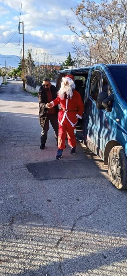 Η ΔΗΜΤΟ Διρφύων Μεσσαπίων μοίρασε δώρα και γλυκά στα παιδιά του Νηπιαγωγείου και του Δημοτικού των Πολιτικών (φωτό) FB IMG 1640258326324