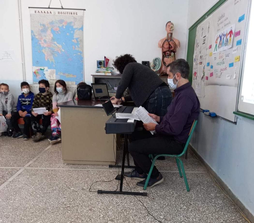 Το Δημοτικό σχολείο Βατώντα επισκέφθηκε η ομάδα δημιουργικής απασχόλησης του Δήμου Διρφύων Μεσσαπίων (φωτογραφίες) received 429494318581662