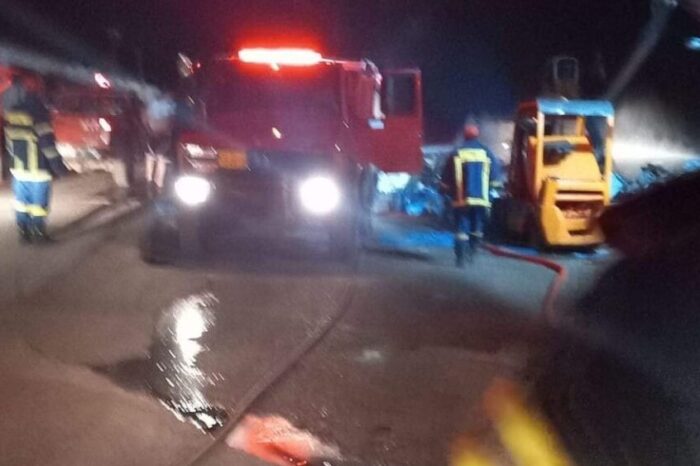 Ψαχνά:Φωτιά στην επιχείρηση Scrap (φωτό)