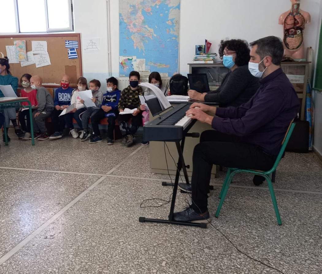 Το Δημοτικό σχολείο Βατώντα επισκέφθηκε η ομάδα δημιουργικής απασχόλησης του Δήμου Διρφύων Μεσσαπίων (φωτογραφίες) received 478407723615240