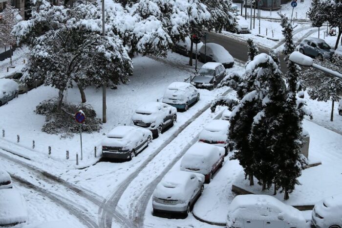 Λευκή εισβολή με πυκνό χιόνι σε Αθήνα, Εύβοια, Στερεά Ελλάδα - Επί ποδός ο κρατικός μηχανισμός