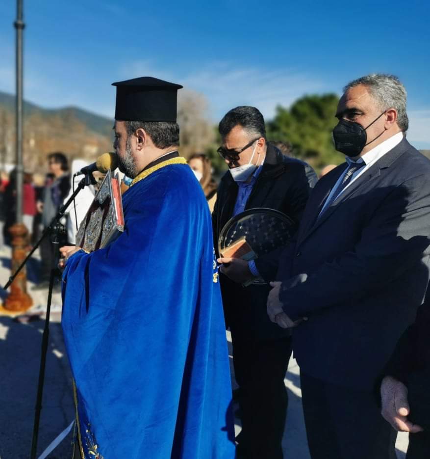 Θεοφάνεια 2022 στα Πολιτικά: Ο Μιχάλης Νάκας έπιασε τον σταυρό  (φωτό-video) received 5183729844970344