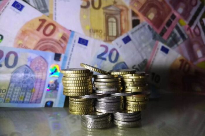 Επίδομα ακρίβειας 200 ευρώ: Μεγάλη Εβδομάδα η πληρωμή – Οι δικαιούχοι και οι προϋποθέσεις