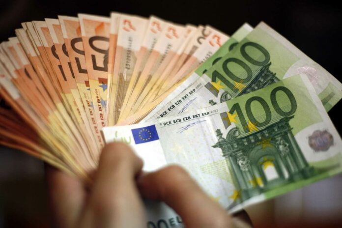 “Επίδομα καλοκαιριού”; – Στο τραπέζι να δοθεί έκτακτη ενίσχυση ύψους 200 ευρώ