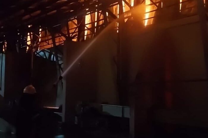 Φωτιά στο εργοστάσιο της Σόγια (φωτό)