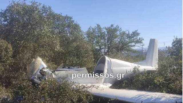 Aεροπλάνο έπεσε δίπλα από την Εθνική Οδό Αθηνών – Λαμίας. Νεκρός ο πιλότος
