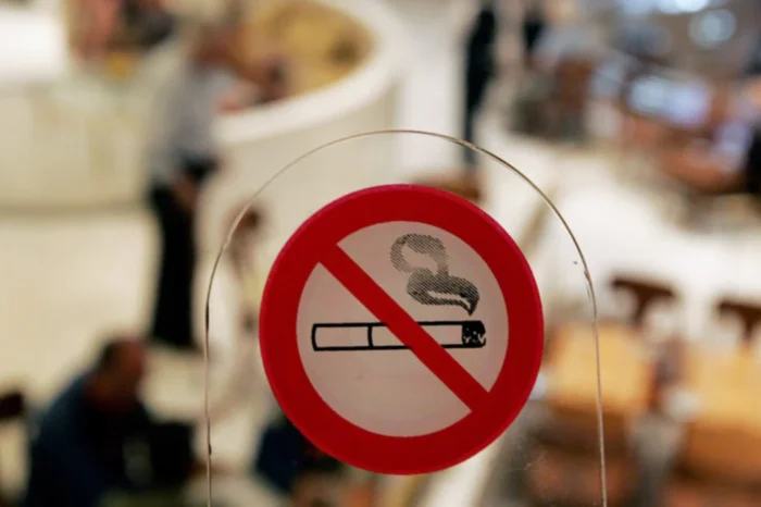 Έρχονται αλλαγές στον νόμο για το κάπνισμα μετά τις αντιδράσεις – Τι εξετάζεται