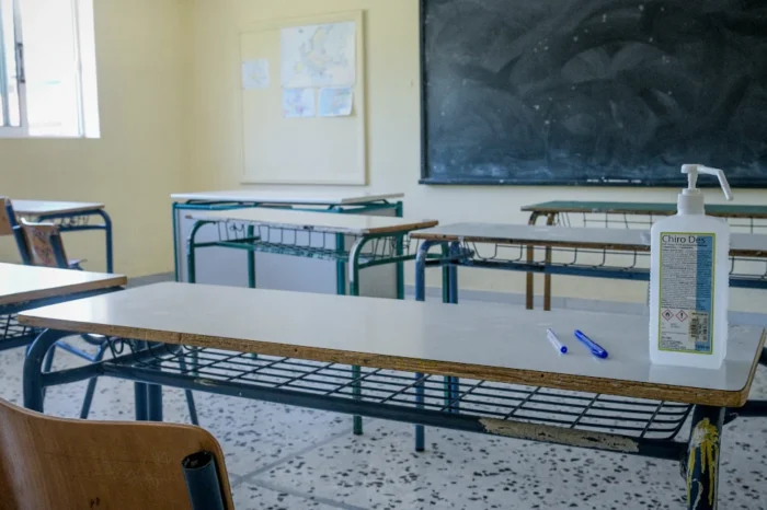 Γρίπη: «Να μην ανοίξουν τα σχολεία τη Δευτέρα» – Πρόταση-βόμβα από τον Καπραβέλο