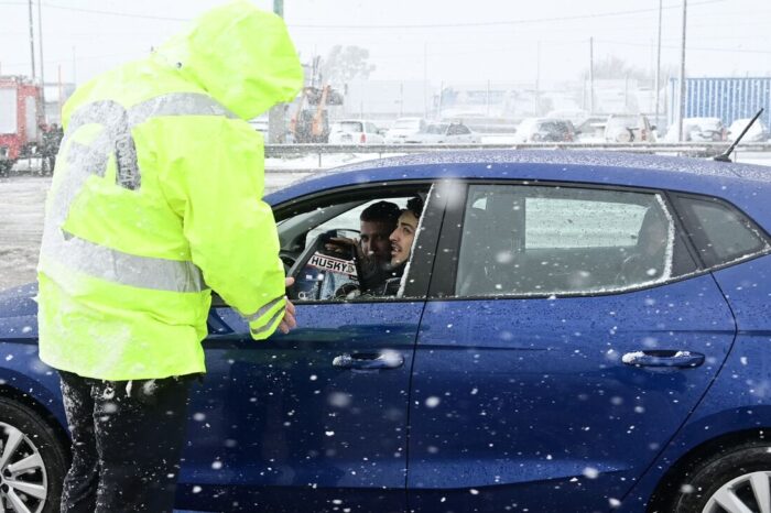 Αυτοκίνητο: Όσα πρέπει να προσέχουμε όταν οδηγούμε στον πάγο ή στο χιόνι