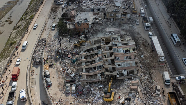 Τουρκία: «Επικήρυξαν» τους κατασκευαστές των χάρτινων κτιρίων - 12 συλλήψεις