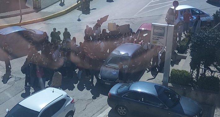 Διαμαρτυρία μαθητών και φοιτητών για το δυστύχημα στα Τέμπη κάτω από το Δημαρχείο Ψαχνών (φωτό) IMG 64ad20c3b3eea455d8adef15615c3572 V edit 16699004908909