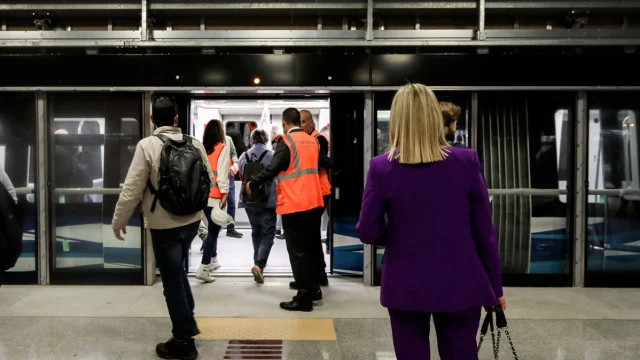 Το μετρό Θεσσαλονίκης έκανε το πρώτο δρομολόγιο με επιβάτες - Βίντεο και φωτογραφίες