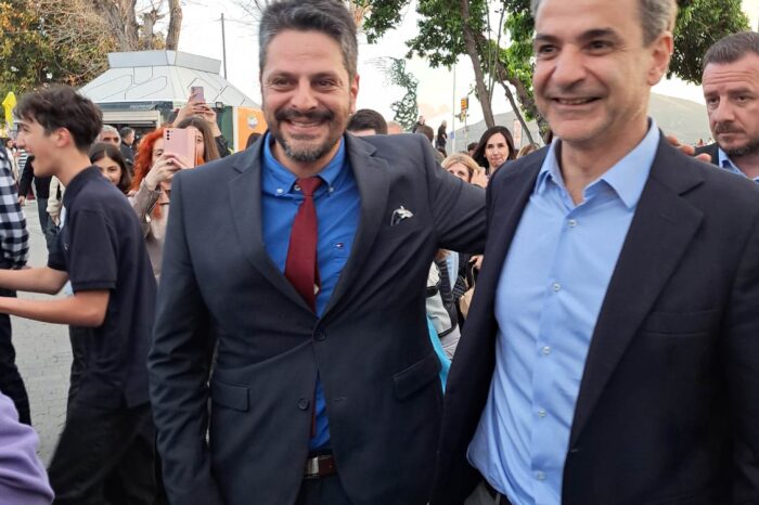 Στα εγκαίνια του πολεμικού μουσείου Χαλκίδας ο Στέλιος Καρβελάς