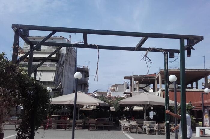 Πλατεία Ψαχνών:Μπάλες  κάνουν «γυαλιά καρφιά» κάθε βράδυ τα τραπέζια στις καφετέριες