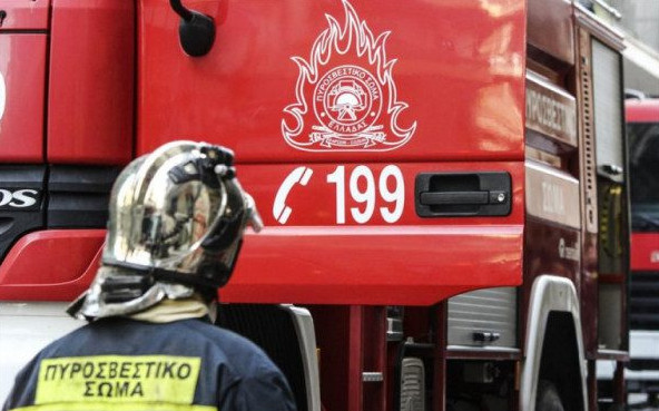Χαλκίδα: Φωτιά σε ξερά χόρτα πίσω από το Νοσοκομείο Χαλκίδας